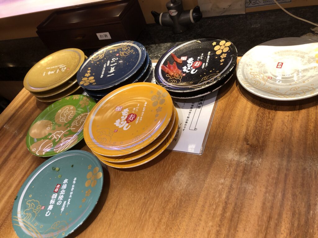 もりもり寿司金沢駅前店価格帯お皿